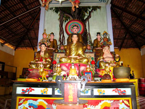 Chính điện thờ Phật
